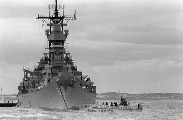 A bow view of the battleship USS MISSOURI (BB 63) anchored in the ...