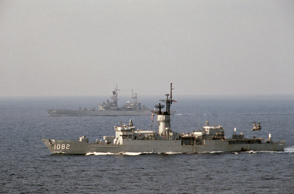 File:Moonlight Scene - Ships Saluting NMM NMMG BHC1074.jpg - Wikipedia