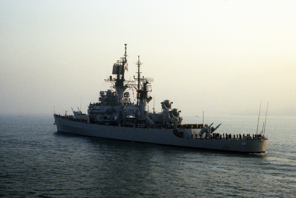 A port quarter view of the guided missile cruiser USS REEVES (CG