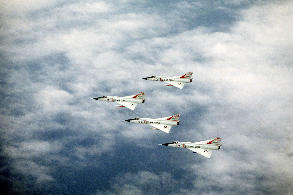 Четыре истребителя. Эскадрилья бабочка. 160 Эскадрилья ВВС США. Convair f-106.