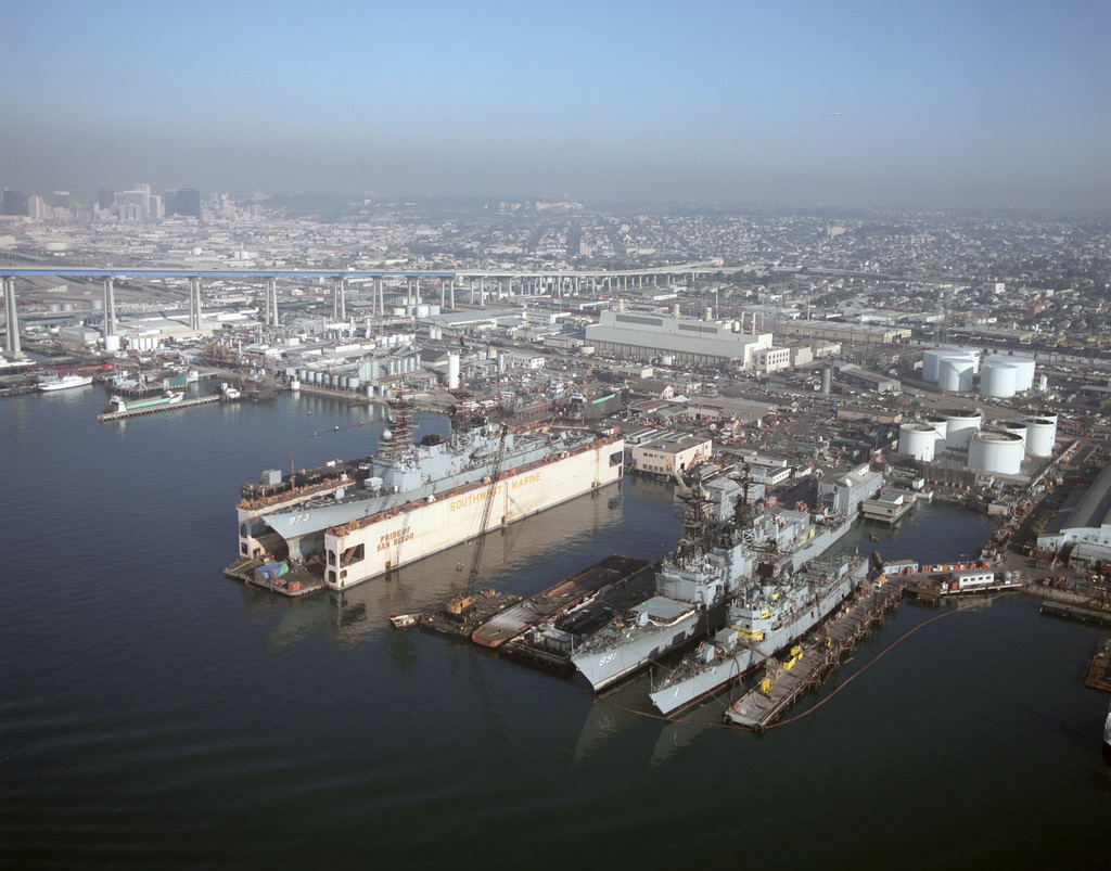 The US Navy (USN) Spruance Class Destroyer USS JOHN YOUNG (DD 973) in ...