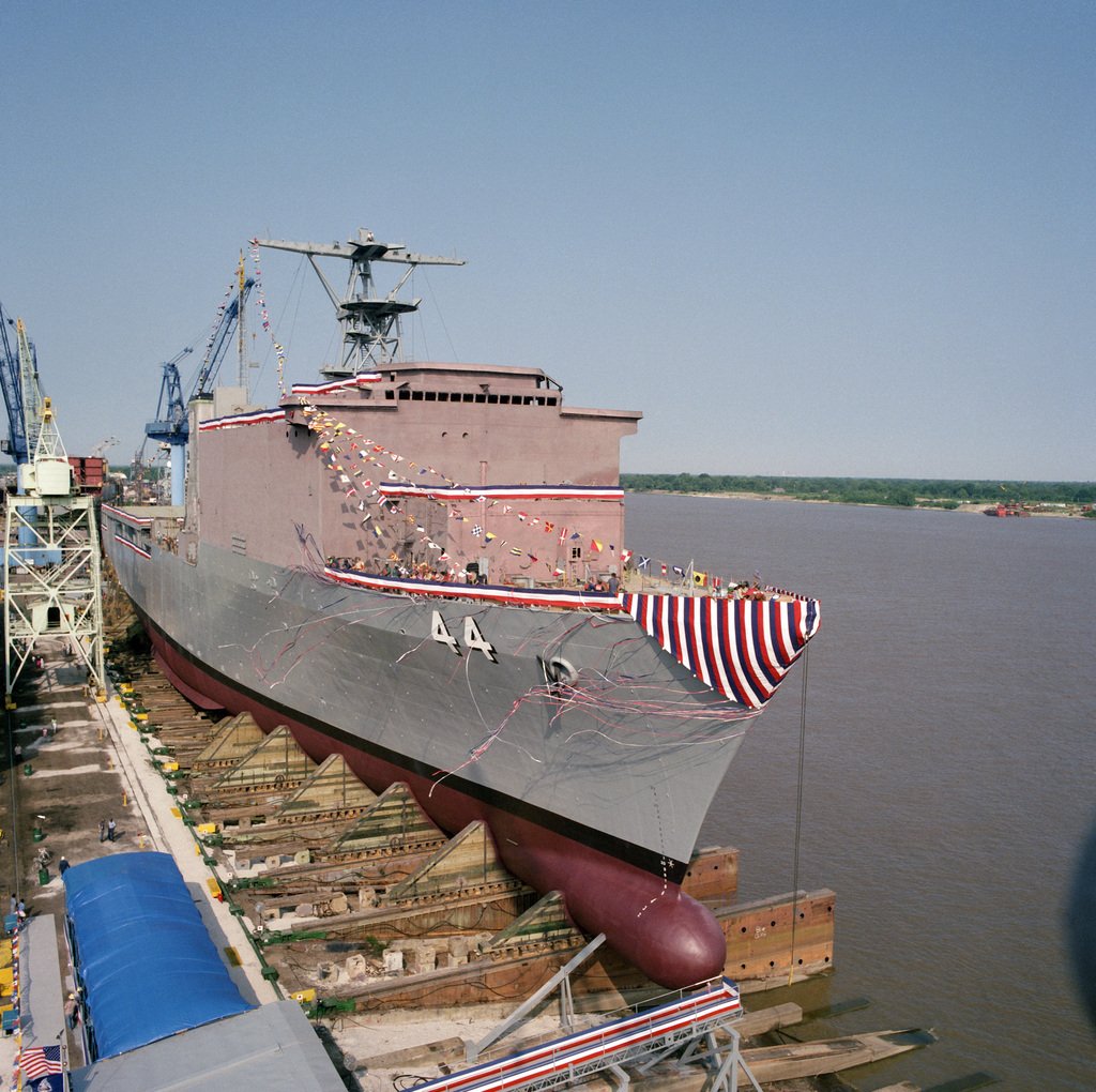 A starboard bow view of the dock landing ship USS GUNSTON HALL (LSD 44 ...