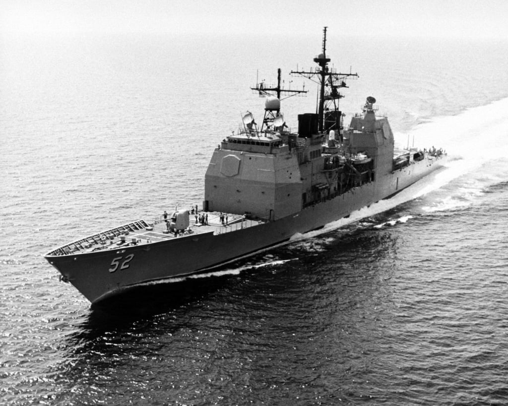 An elevated port bow view of the guided missile cruiser USS BUNKER HILL ...