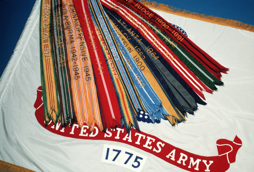 File:Division leaders present first 'Mountain Tough' marksmanship streamers  131213-A-CU446-340.jpg - Wikimedia Commons