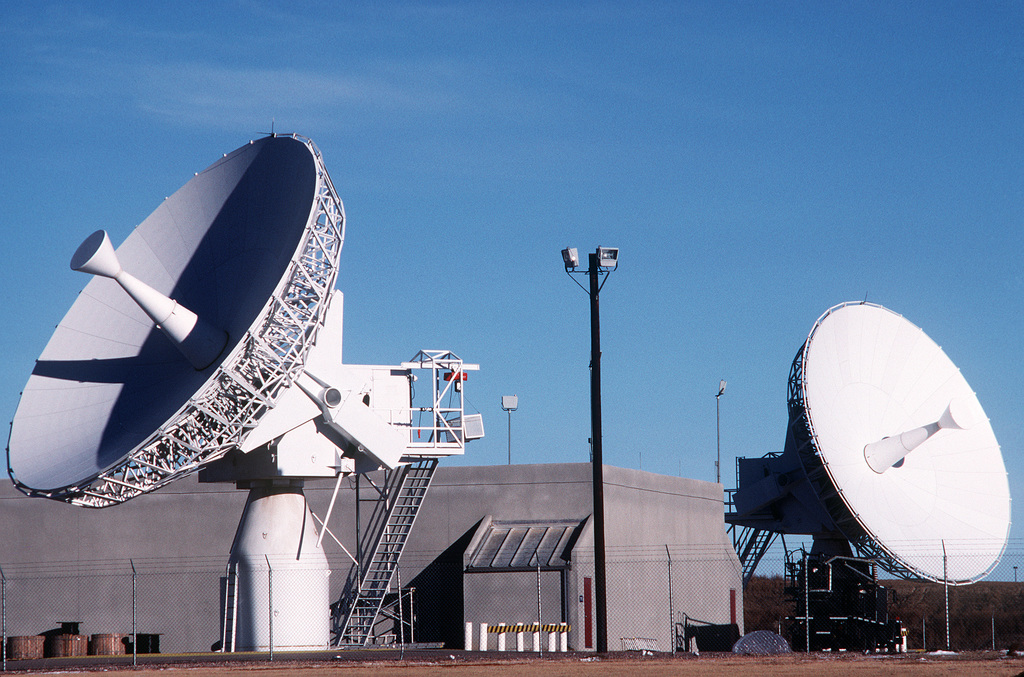 Is this a satellite or microwave dish? On top of the Home Depot