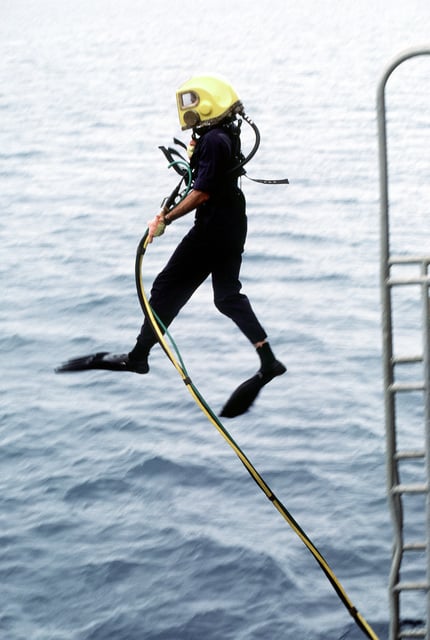 File:U.S. Navy Diver 1st Class Brian Mouton, assigned to Mobile Diving and  Salvage Unit Two