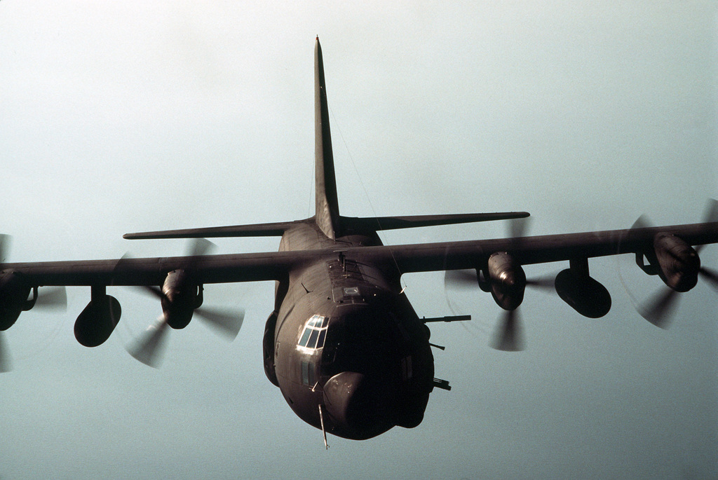 Ас 130. AC-130h Gunship. AC-130h. AC 130 во Вьетнаме. Призрак AC 130.