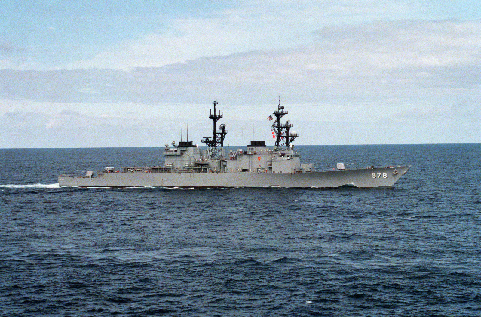 A starboard beam view of the destroyer USS STUMP (DD 978) underway ...