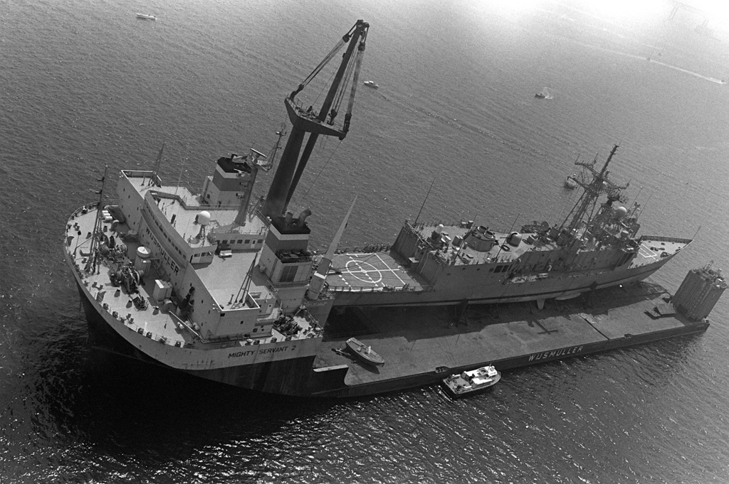 1988 корабль. Фрегат Samuel b. Roberts. USS Samuel b. Roberts (de-413). ВМС США «USS Samuel b. Roberts (FFG-58. USS Samuel b. Roberts DD-823.