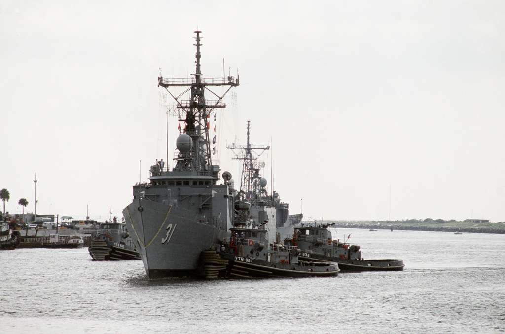 Uss stark. USS Stark (FFG-31). Фрегата USS Stark. Фрегат Daegu FFG-818.