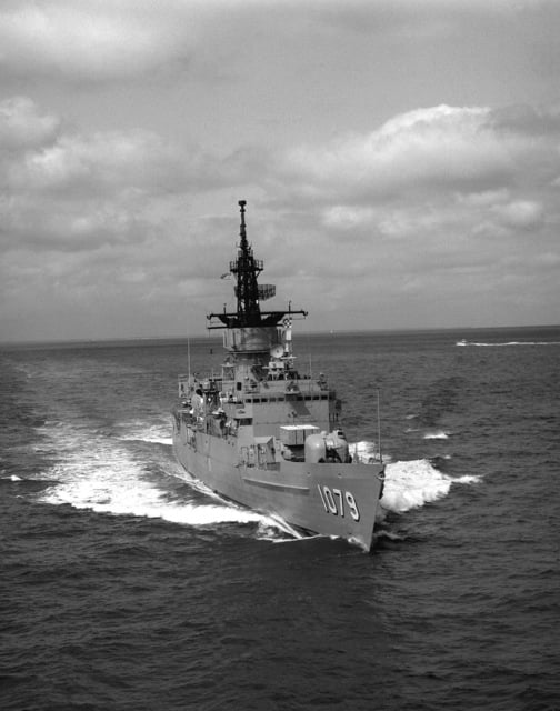 A Starboard Bow View Of The Frigate Uss Bowen Ff 1079 Underway Picryl Public Domain Media