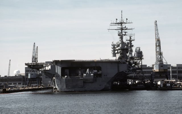 A stern view of the nuclear-powered aircraft carrier USS DWIGHT D ...