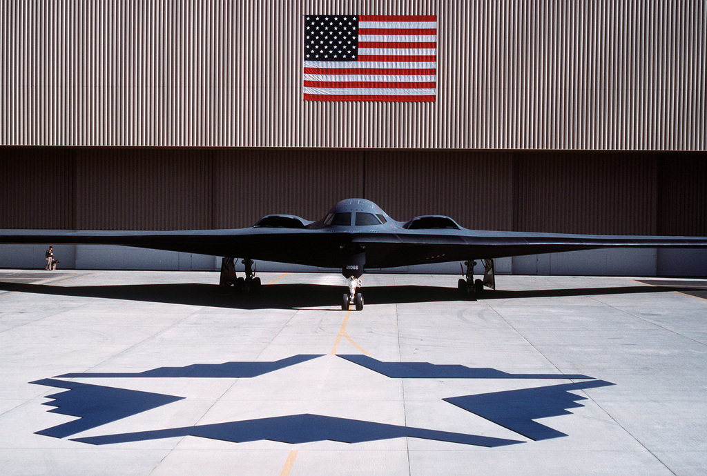 B-2 bomber excites crowd at Patriots game > Air Force > Article Display