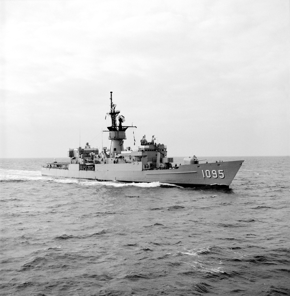 Uss gyatt. USS FF-1097. FF-1040 USS Garcia. USS FF-1095.