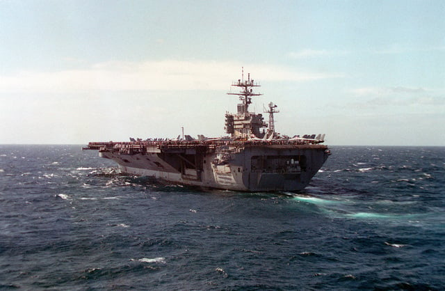 A port quarter view of the nuclear-powered aircraft carrier USS NIMITZ ...