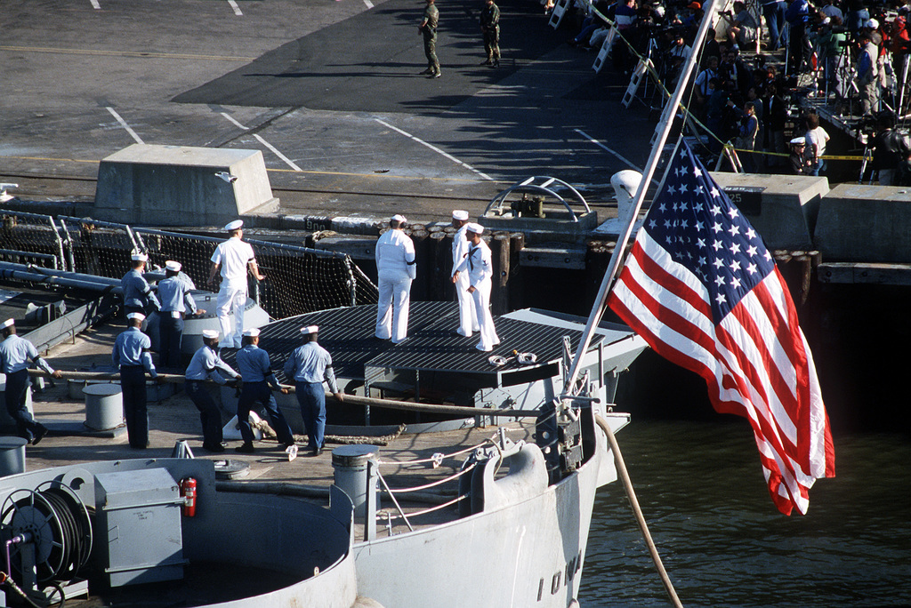 DVIDS - Images - Maryland National Guard Unfurls U.S. Flag at