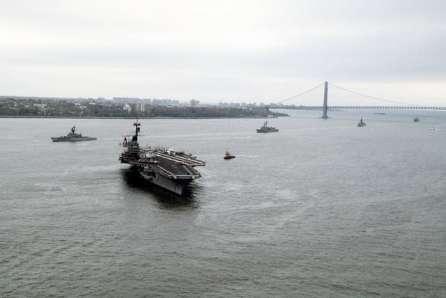 A starboard bow view of the aircraft carrier USS FORRESTAL (CV 59 ...