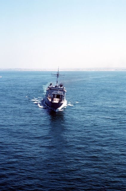 A bow view of the tank landing ship USS SCHENECTADY (LST-1185) underway ...