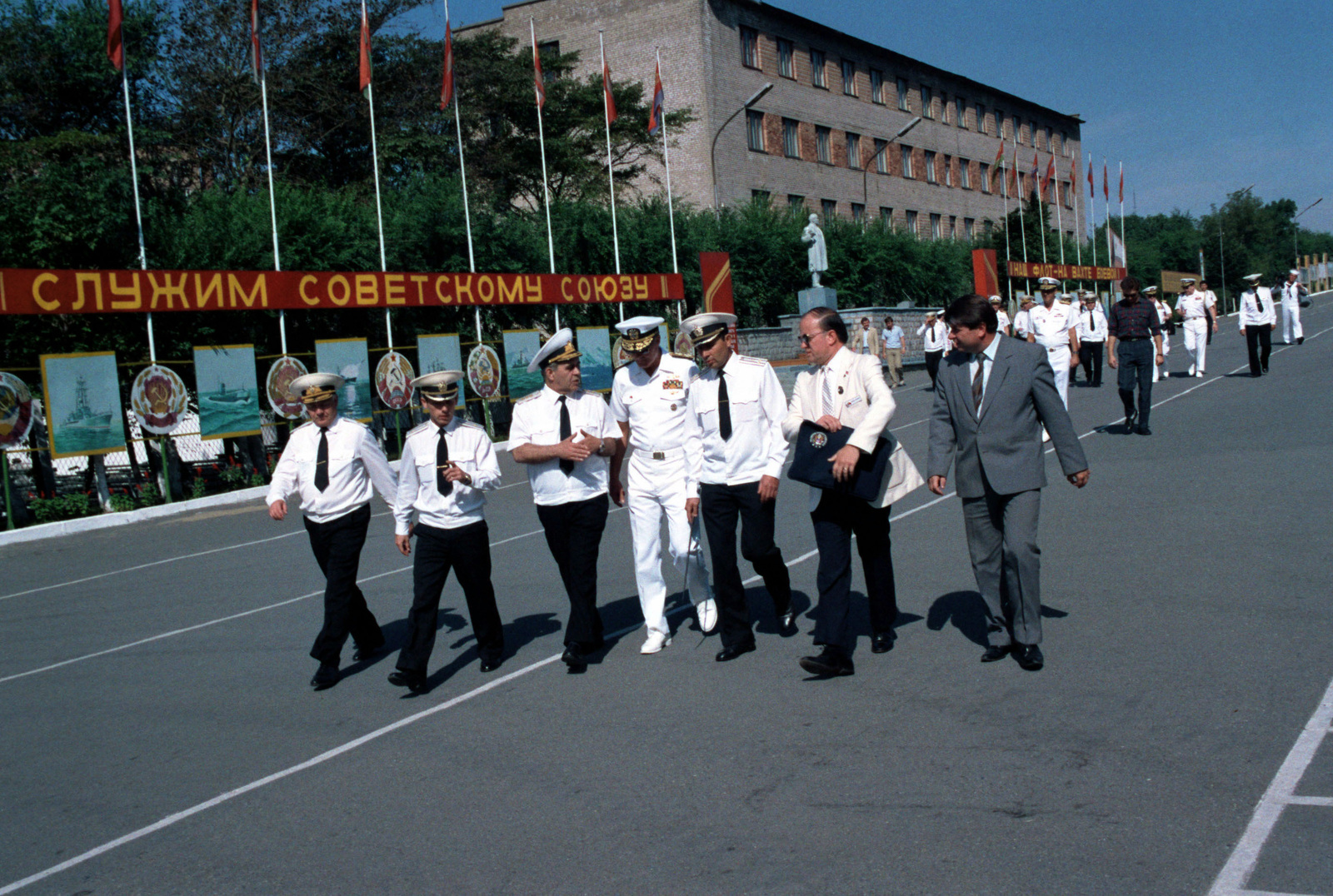 Admiral Gennadi Khvatov Third From Left Commander Soviet Pacific Fleet Talks To Admiral 3194