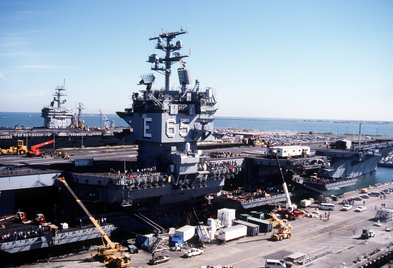 A view of the nuclear-powered aircraft carrier USS ENTERPRISE (CVN-65 ...