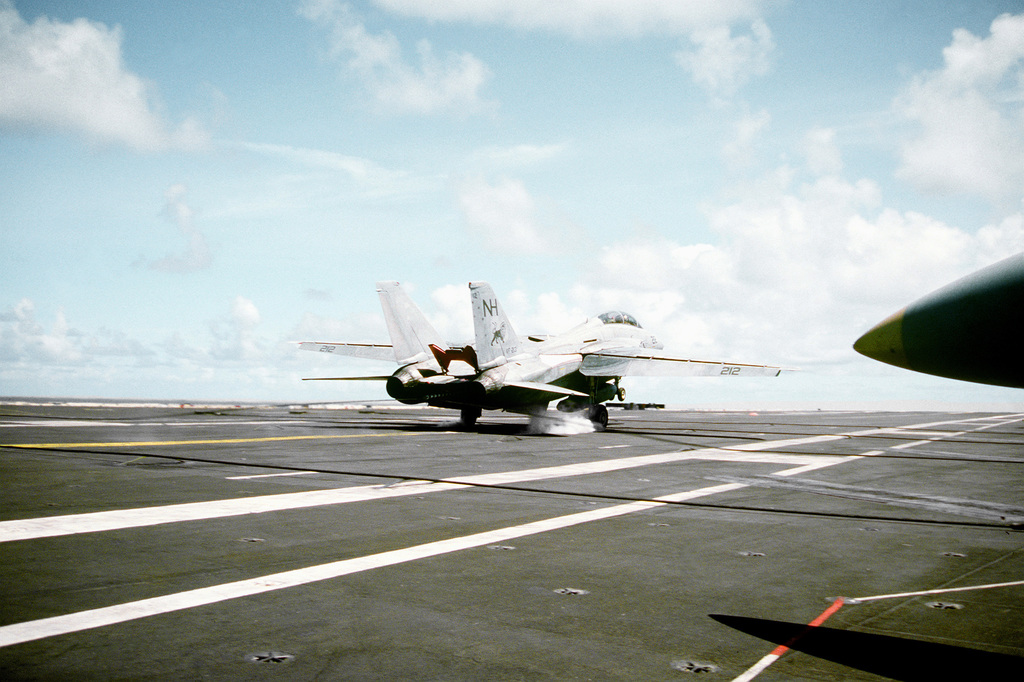 A Fighter Squadron 213 Vf 213 F 14a Tomcat Aircraft Catches The No 2 Arresting Wire As It Lands On The Flight Deck Of The Nuclear Powered Aircraft Carrier Uss Abraham Lincoln Cvn 72 Picryl