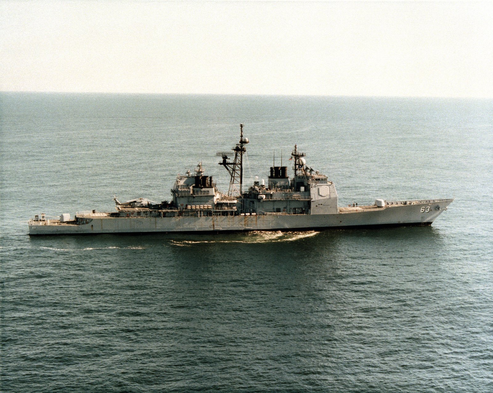 A starboard beam view of the guided missile cruiser USS COWPENS (CG 63 ...