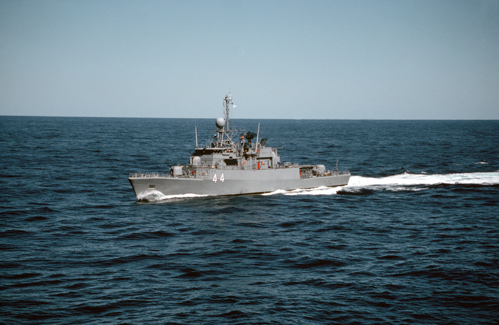 A Port Bow Of The Argentine Frigate ARA PARKER (F-44) Underway - NARA ...