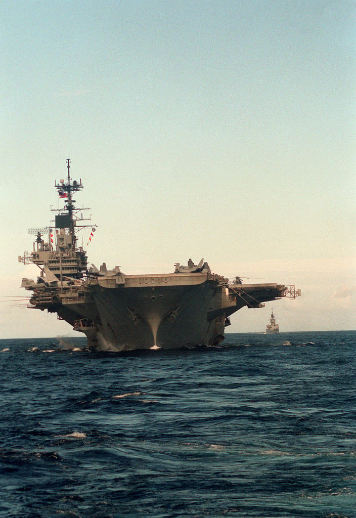 A bow view of the aircraft carrier USS INDEPENDENCE (CV-62) underway ...