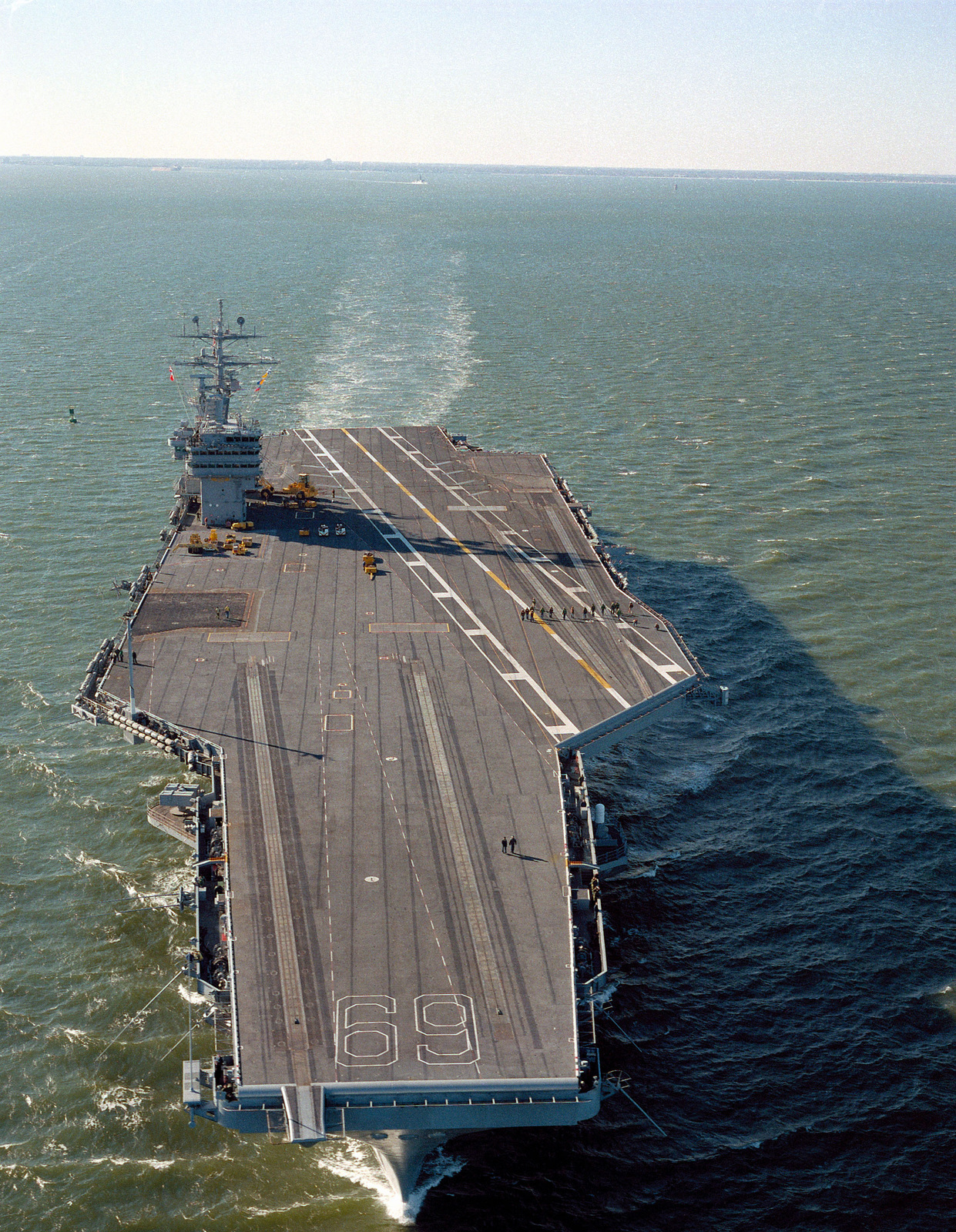 A bow view of the nuclear-powered aircraft carrier USS DWIGHT D ...