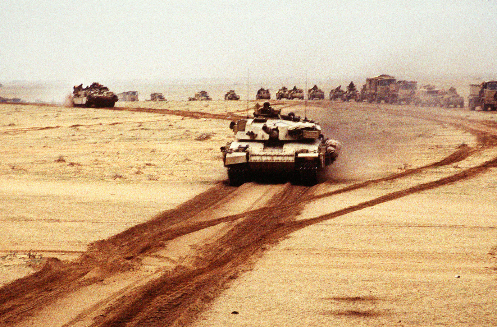 Буря в пустыне операция 1991. Война в Ираке 1991 буря в пустыне. Operation Desert Storm 1991 танк. Ирак буря в пустыне.