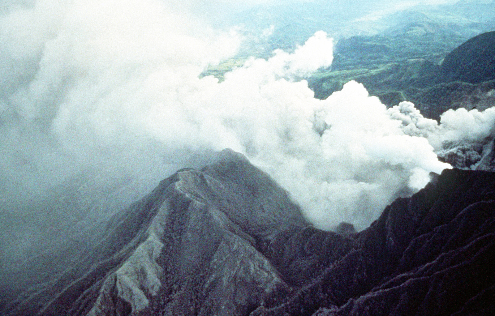 Mount Pinatubo Spews Gases And Ash Into The Sky As The Volcano Erupts ...