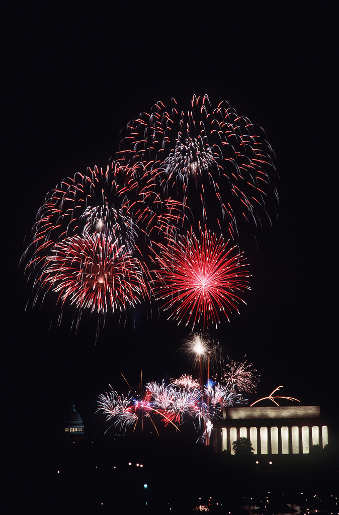 File:US Navy 080704-N-0641S-091 Fireworks illuminate the night sky aboard  Naval Station Pearl Harbor during a 4th of July celebration.jpg - Wikimedia  Commons