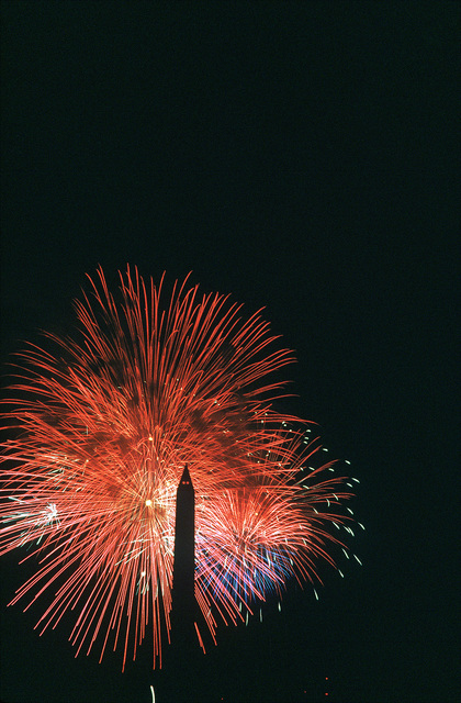 File:US Navy 080704-N-0641S-091 Fireworks illuminate the night sky aboard  Naval Station Pearl Harbor during a 4th of July celebration.jpg - Wikimedia  Commons