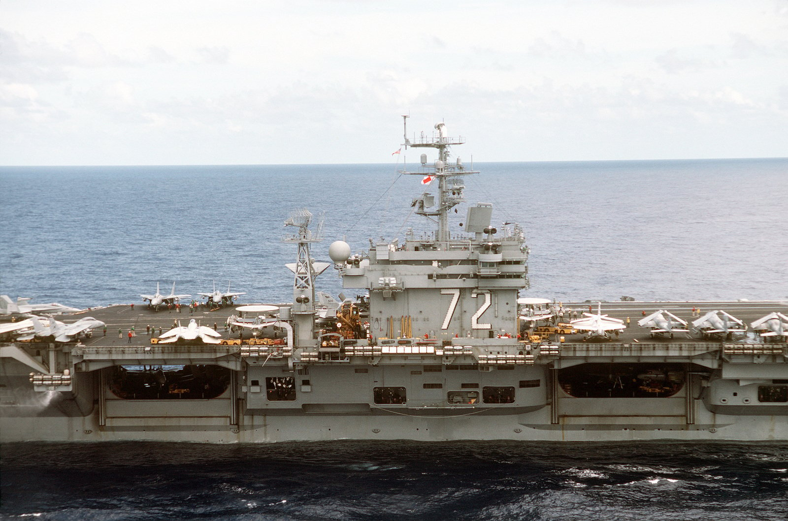 A starboard amidships view of the nuclear-powered aircrft carrier USS ...