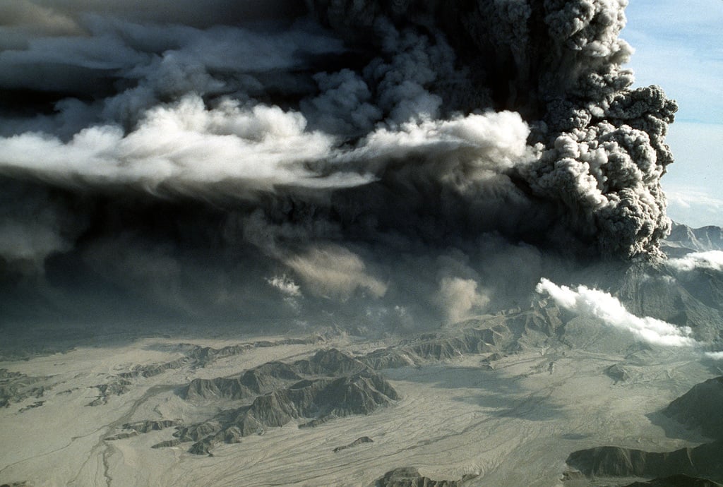 mt pinatubo during eruption
