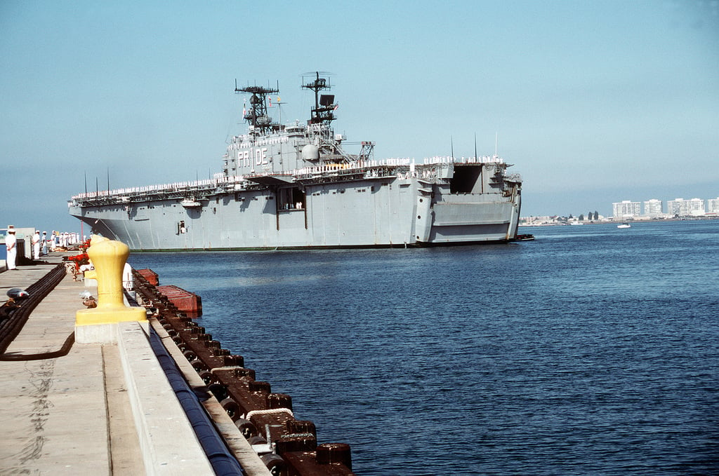 The amphibious assault ship USS TARAWA (LHA-1) is moved into its berth ...