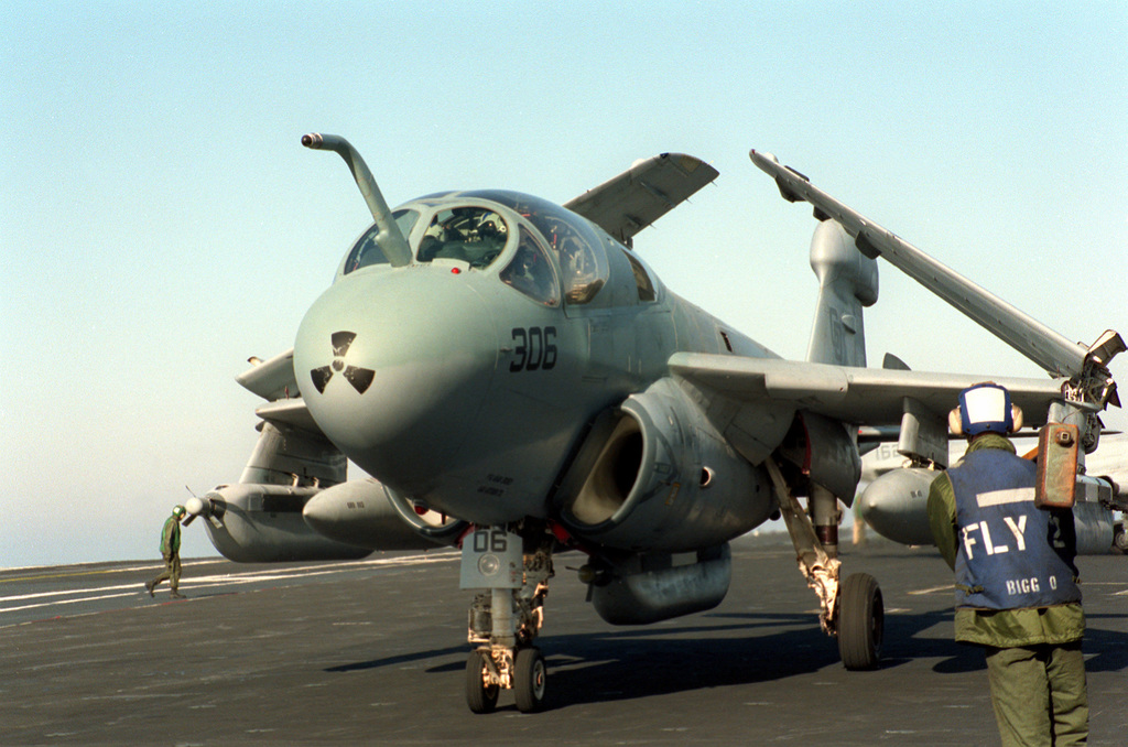 A Tactical Electronic Warfare Squadron 129 (vaq-129) Ea-6ab Prowler 