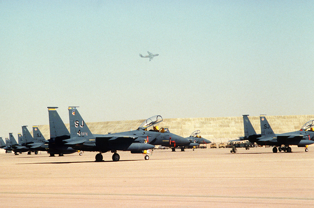 F-15 Desert Storm. F-15 на аэродроме.