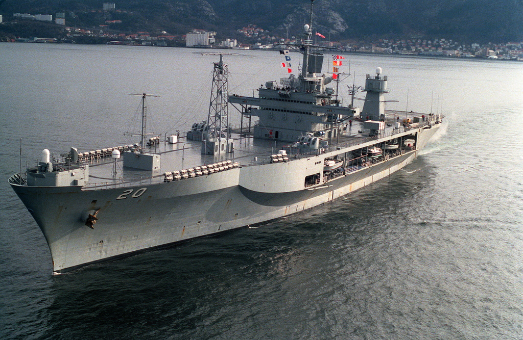 Abd 6. Командный корабль USS «Mount Whitney» (LCC-20) ВМС США. Корабль USS Mount Whitney (LCC 20). Маунт Уитни корабль. Штабной корабль Маунт Уитни.