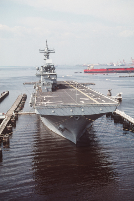 A Bow-on View Of The Amphibious Assault Ship Uss Wasp (lhd-1) In The 