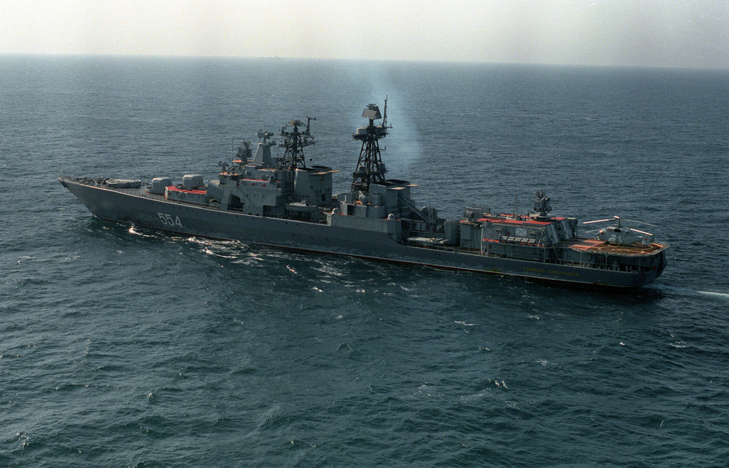 A port quarter view of the Russian guided missile destroyer ADMIRAL ...