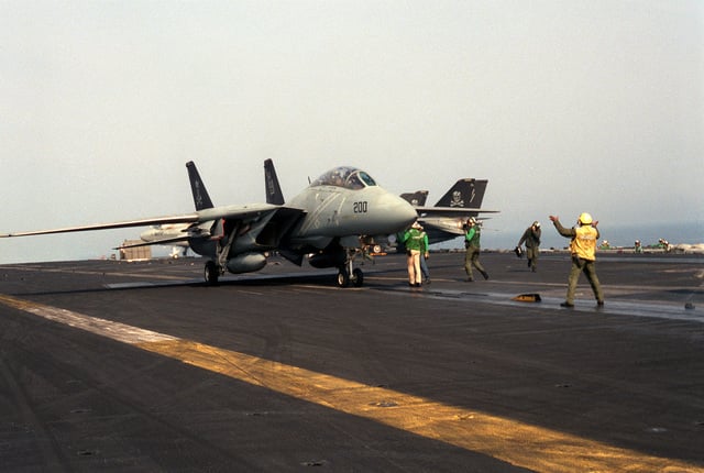 The catapult crew prepares a Fighter Squadron 84 (VF-84) F-14A Tomcat ...