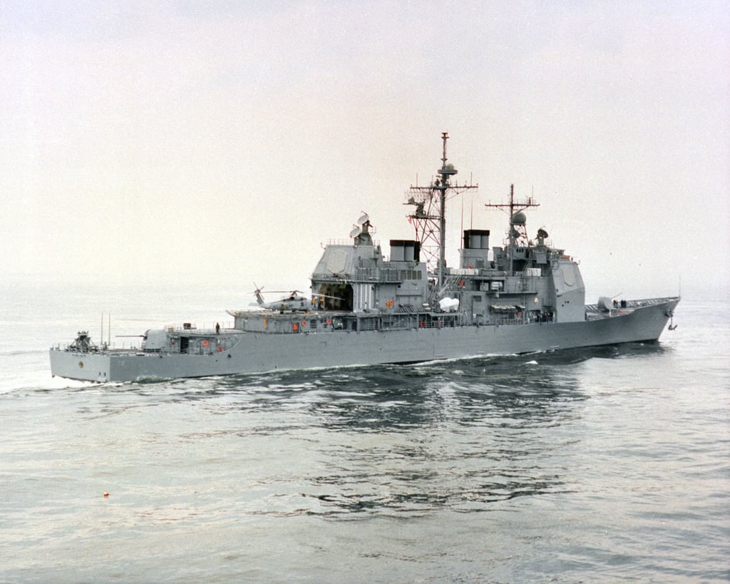 A starboard quarter view of the guided missile cruiser USS LAKE ERIE ...