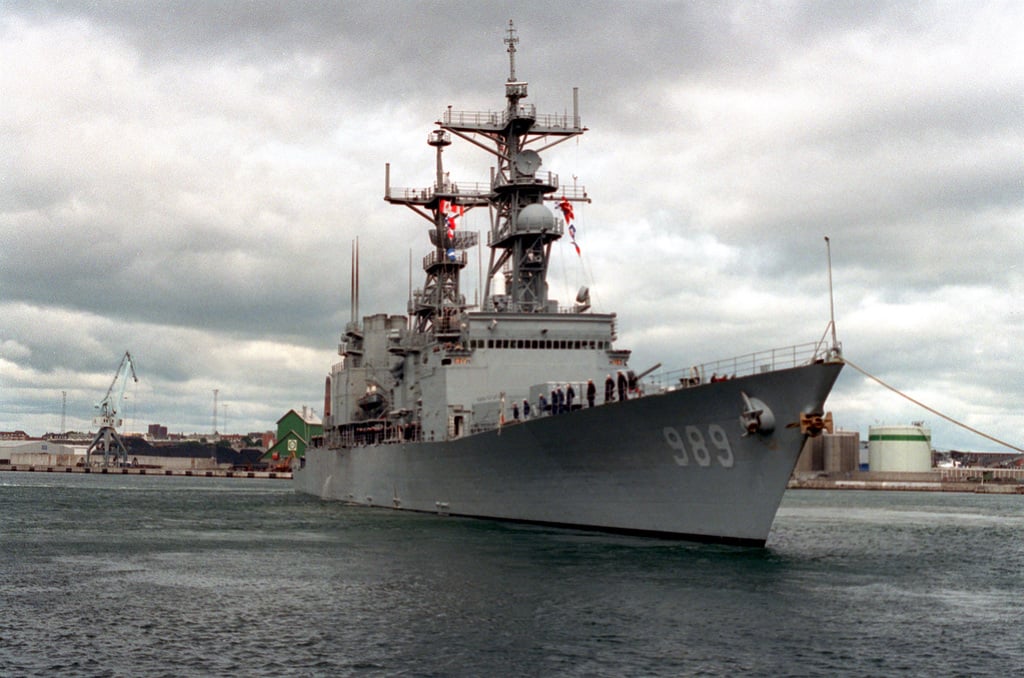 A Starboard Bow View Of The Destroyer Uss Deyo Dd 989 Arriving In