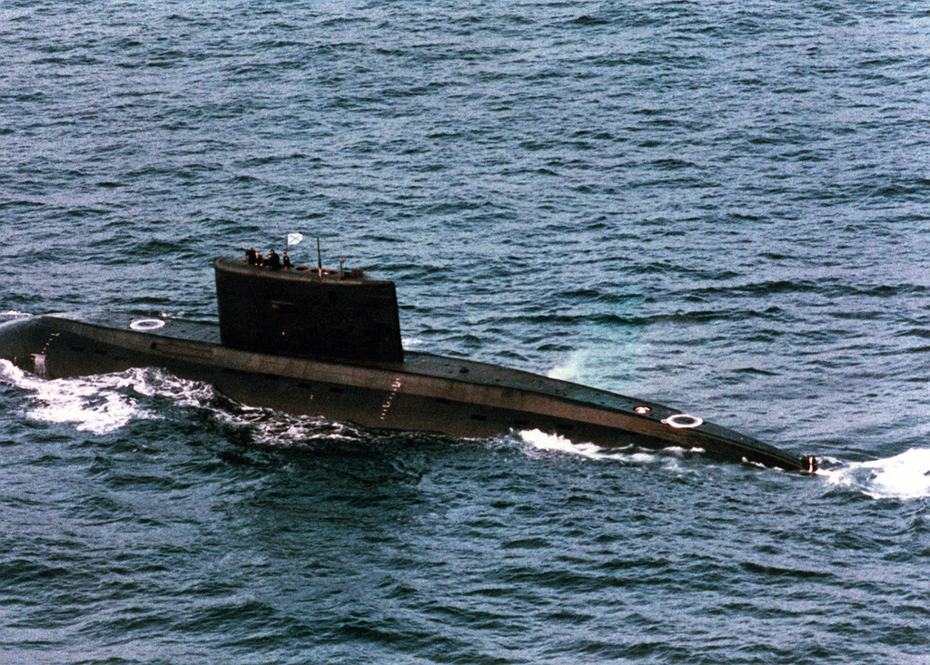 A starboard quarter view of Iran's second Kilo-class diesel-powered ...