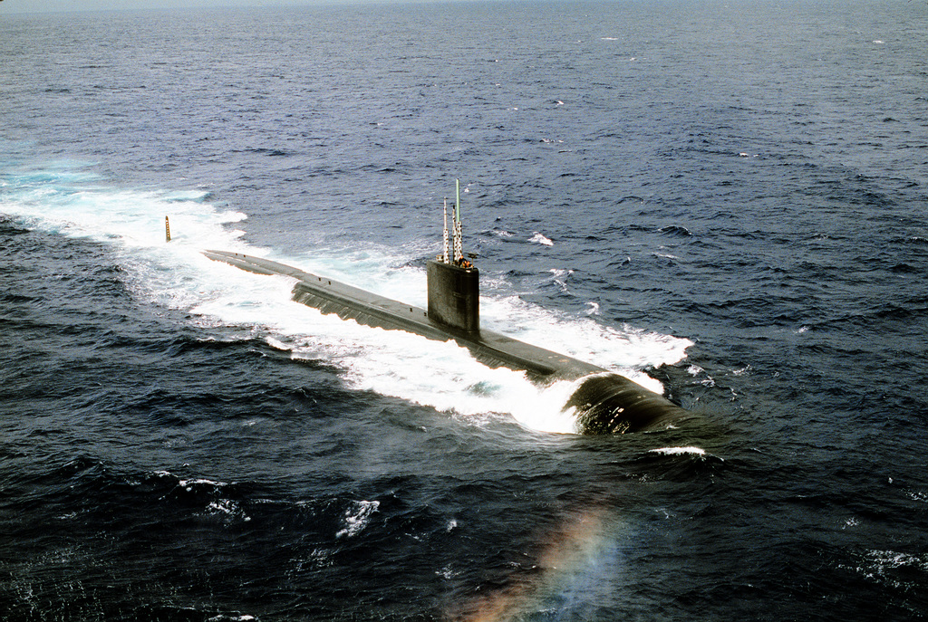 An aerial starboard bow view of the nuclear-powered attack submarine ...