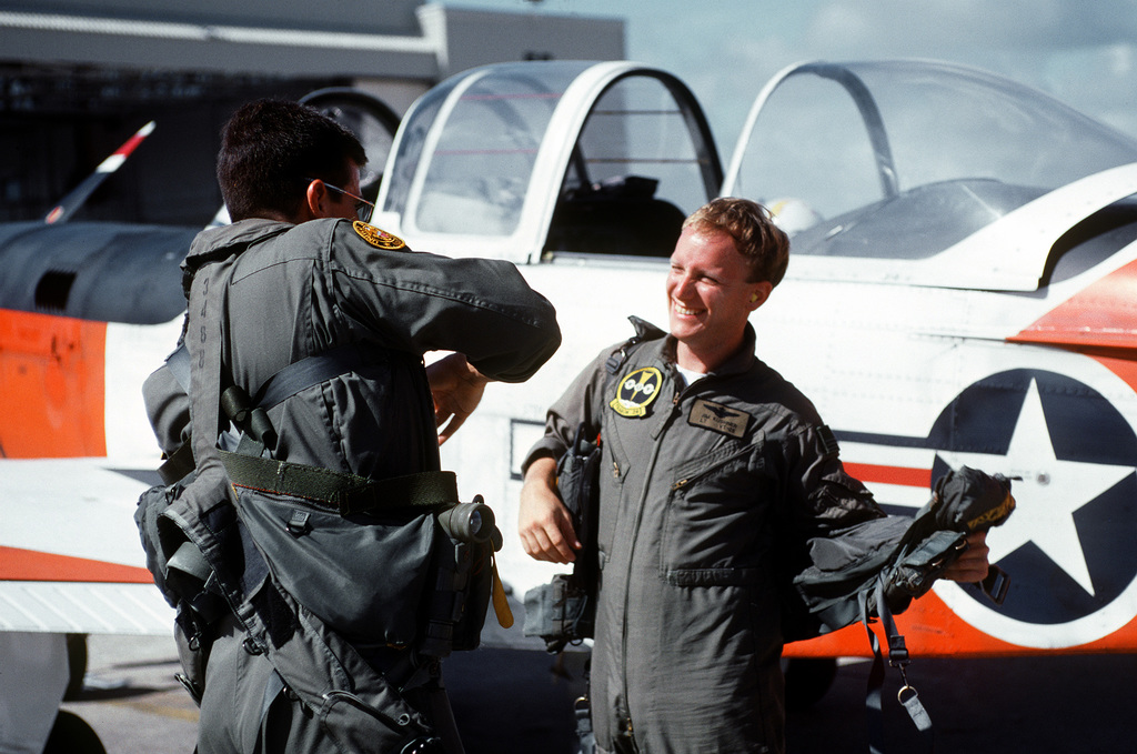 His first flight. Студент пилот. Студенты летчики. Flight Instructor.