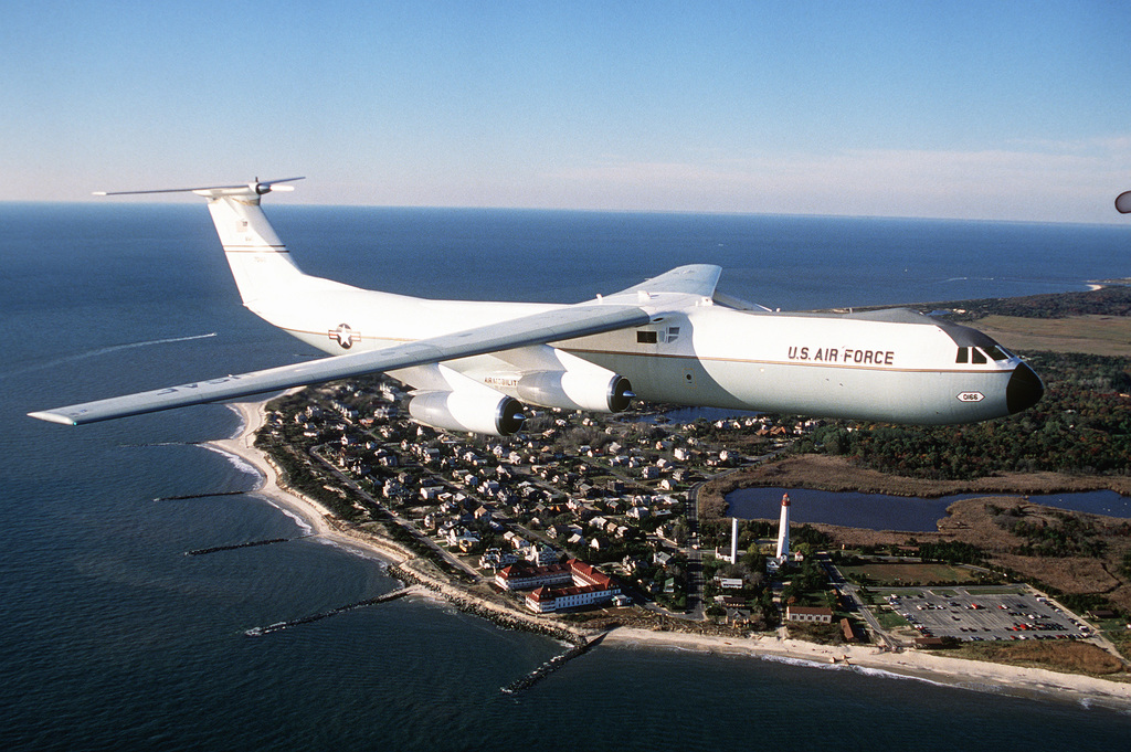 D C-141 Starlifter («Старлифтер. Air Side 93111.