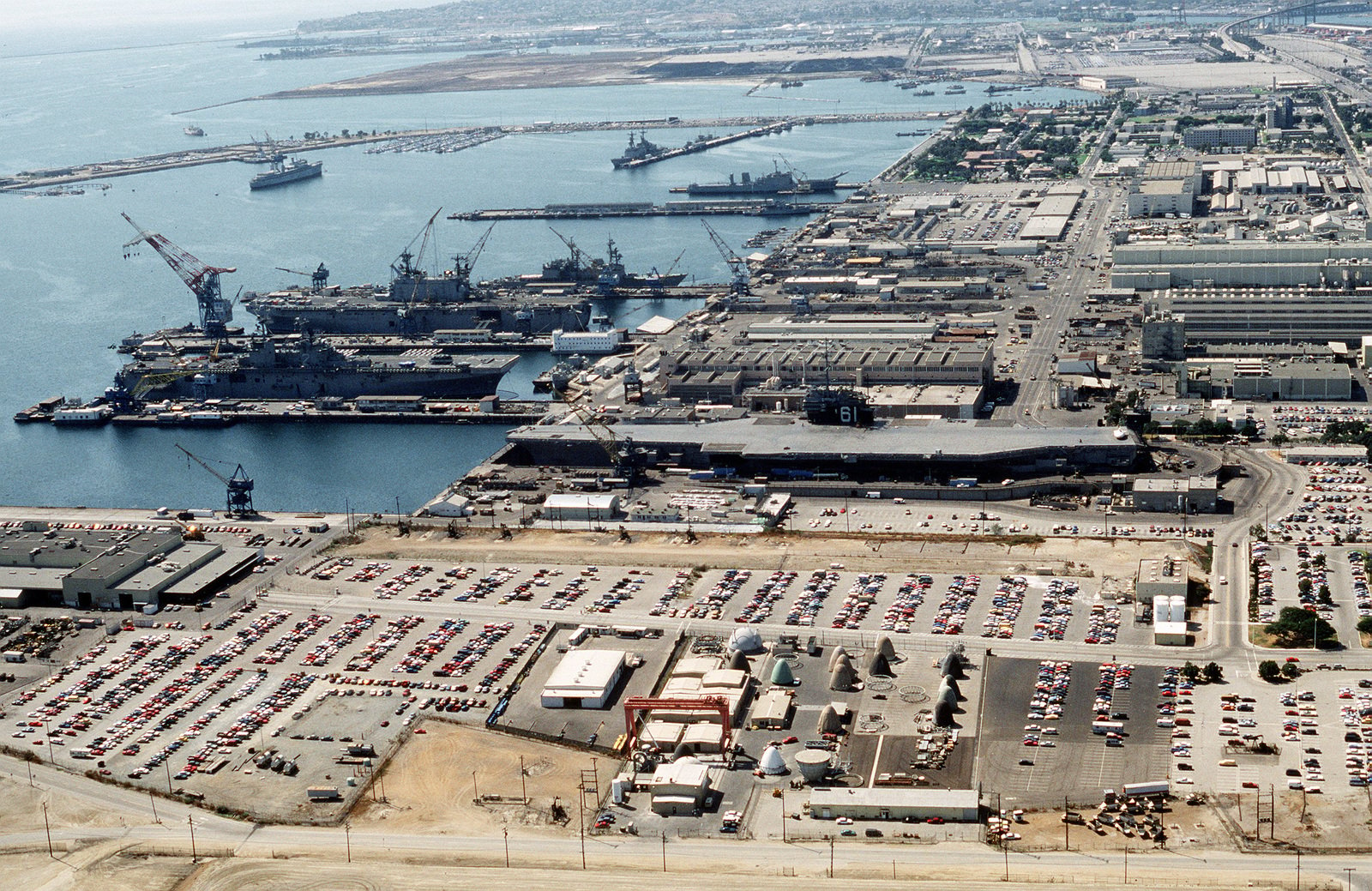 An aerial view of the amphibious assault ships USS ESSEX (LHD-2), front ...