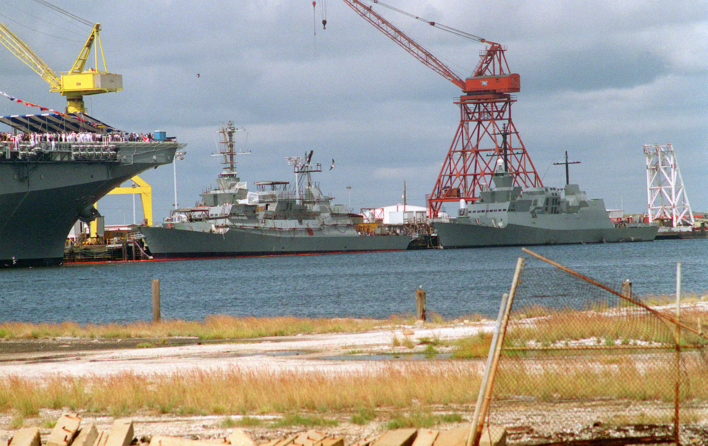 A port bow view of the Israeli Lahav class guided missile frigates FFG ...